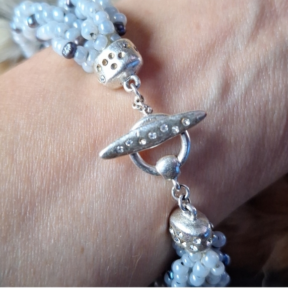 Lovely Beaded Bracelet by Sigrid Olsen with signature stamp on the Silver clasps - Picture 3 of 7